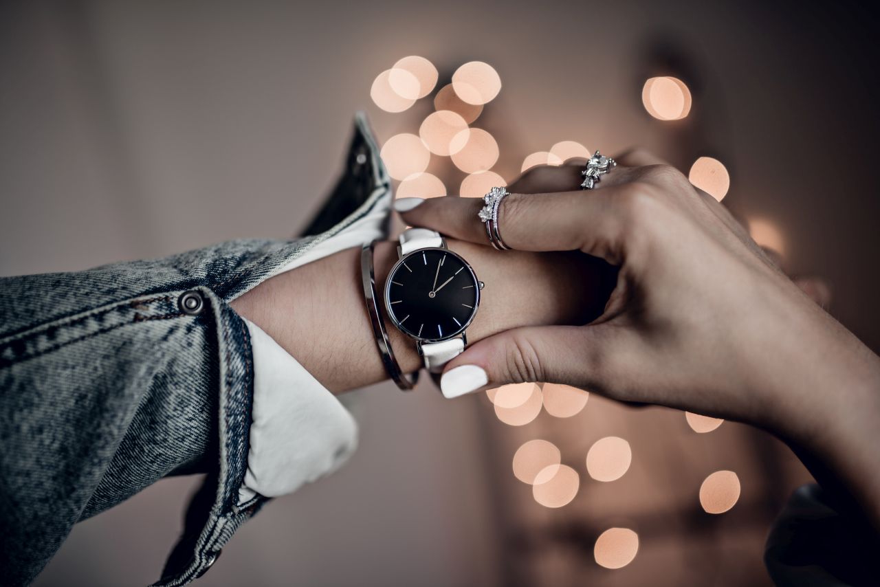 Jaki zegarek kupić kobiecie?