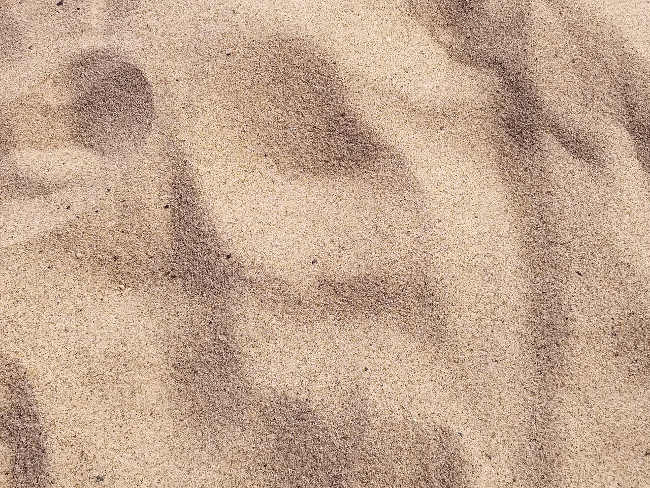 Odwadnianie piasku – w jakim celu się je wykonuje?
