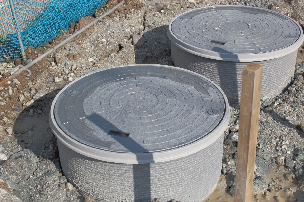 Zakup szamba – dlaczego warto postawić na te betonowe?
